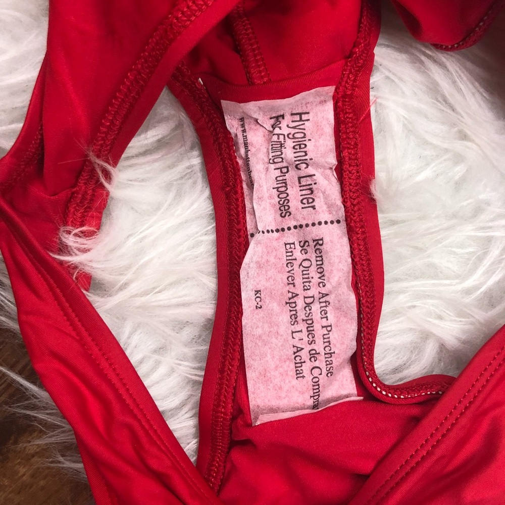 La Blanca red bikini bathing suit w/ built in bra - Picture 4 of 5